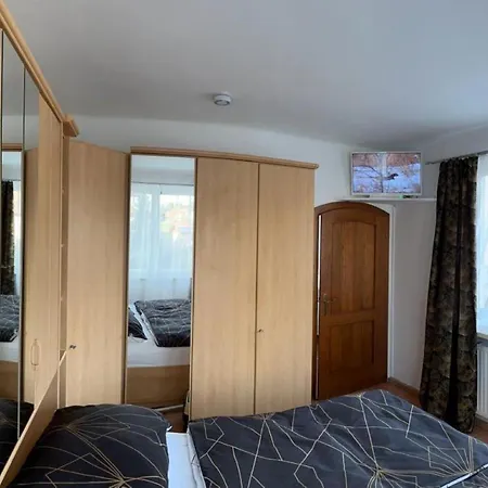 5 Mit Garten Und Sonniger Terrasse