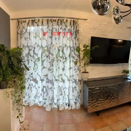 5 Mit Garten Und Sonniger Terrasse Apartment *