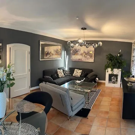 5 Mit Garten Und Sonniger Terrasse *